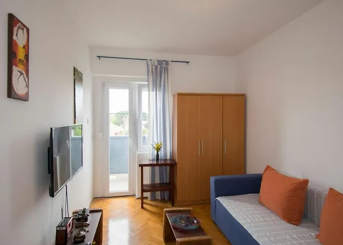 Apartman M In Premantura