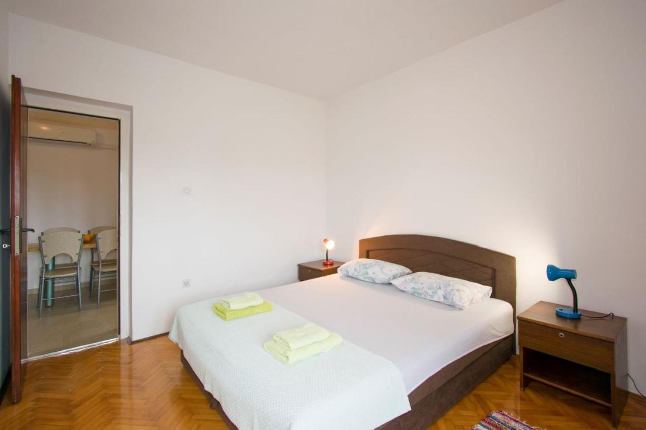 M In Apartment *